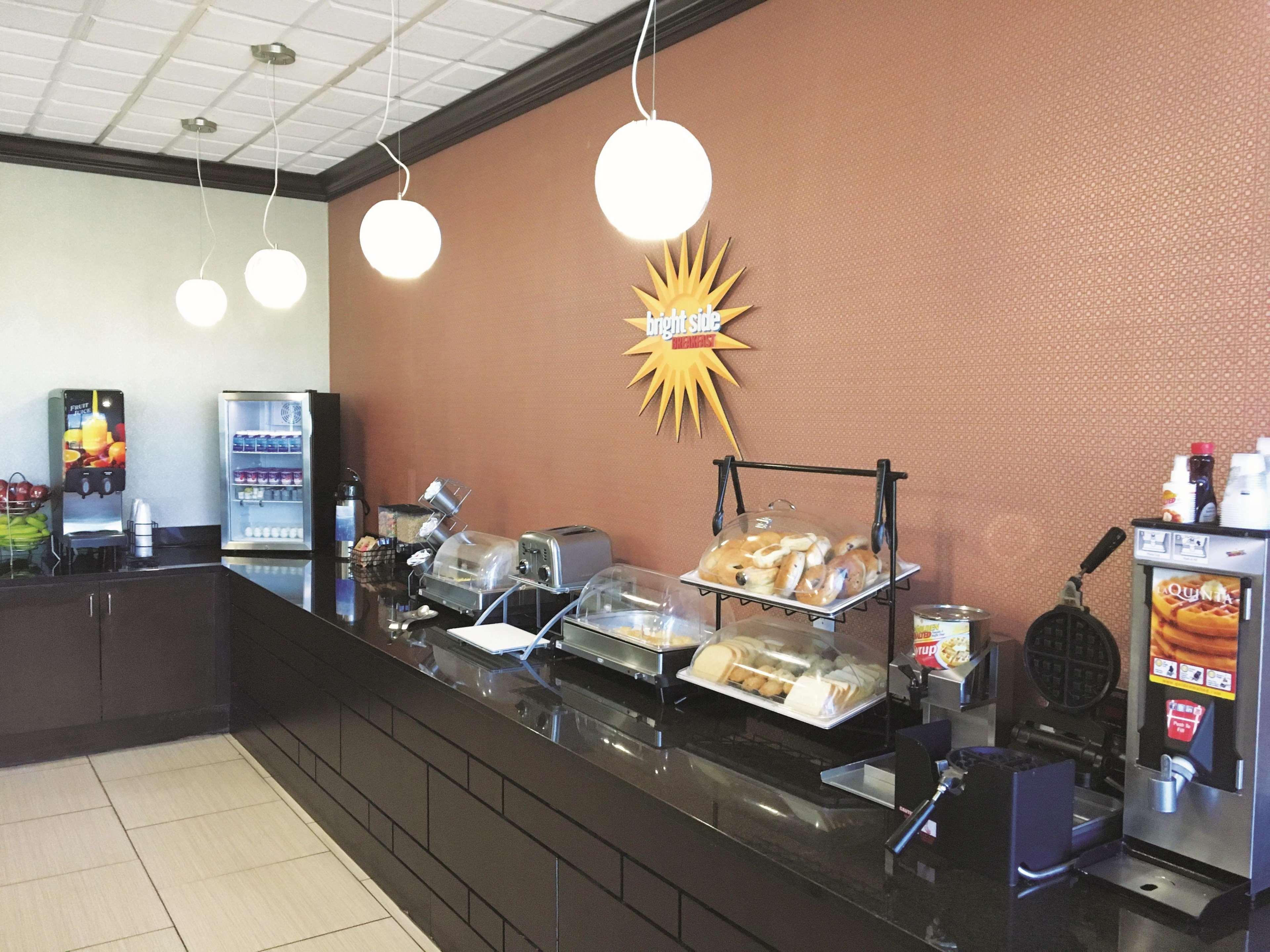 La Quinta Inn & Suites By Wyndham Indianapolis Downtown Eksteriør billede