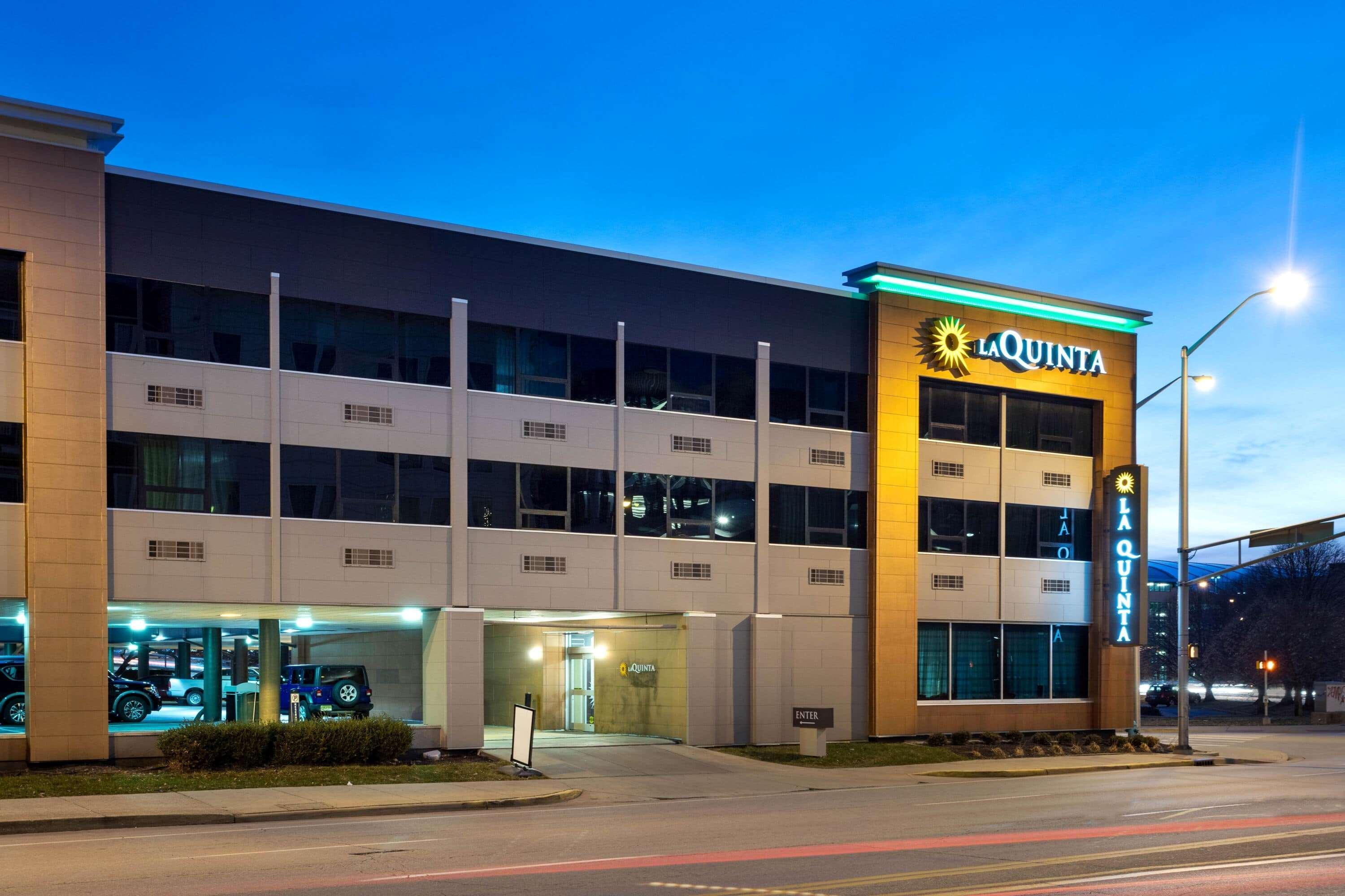 La Quinta Inn & Suites By Wyndham Indianapolis Downtown Eksteriør billede