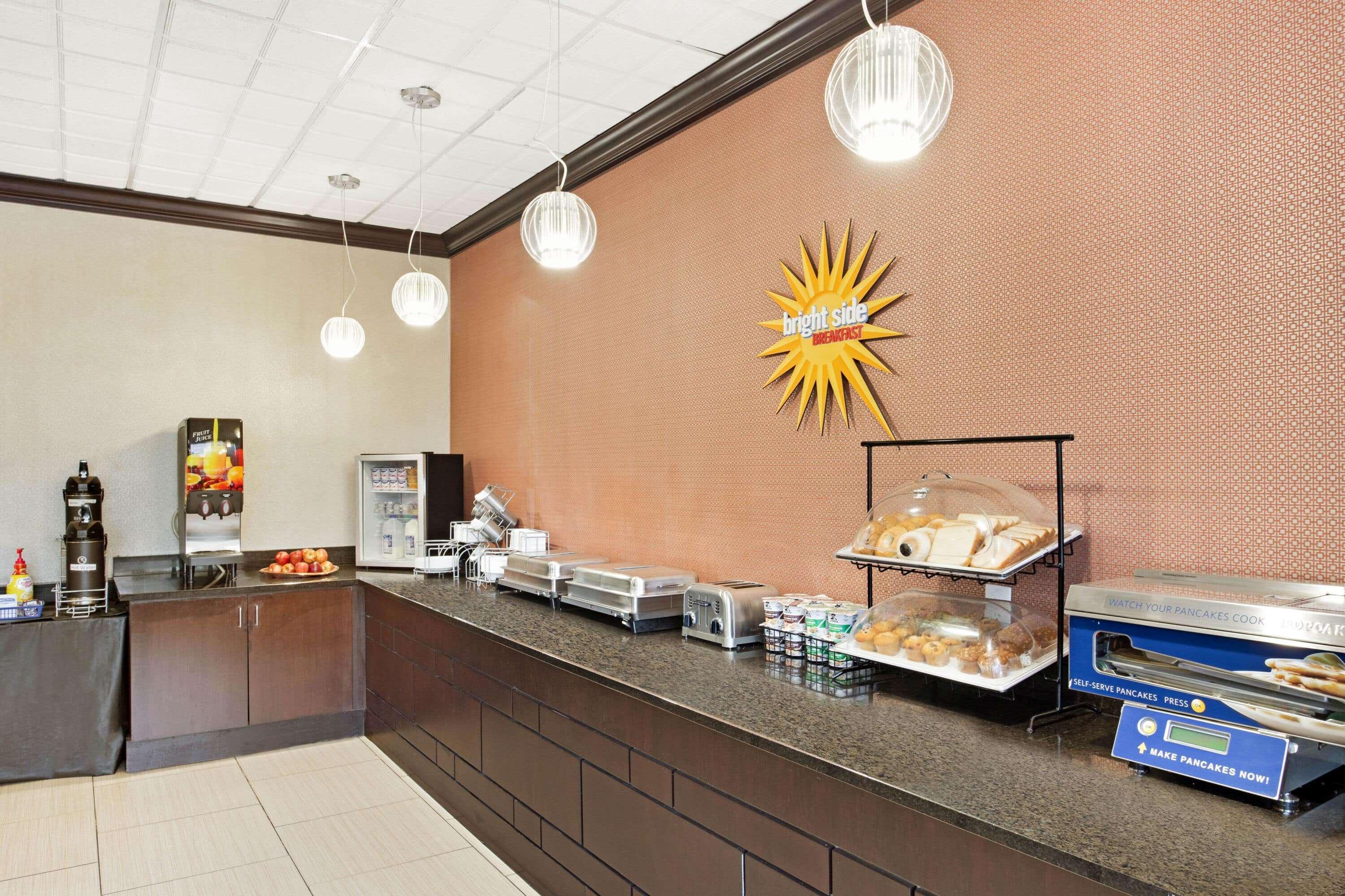 La Quinta Inn & Suites By Wyndham Indianapolis Downtown Eksteriør billede