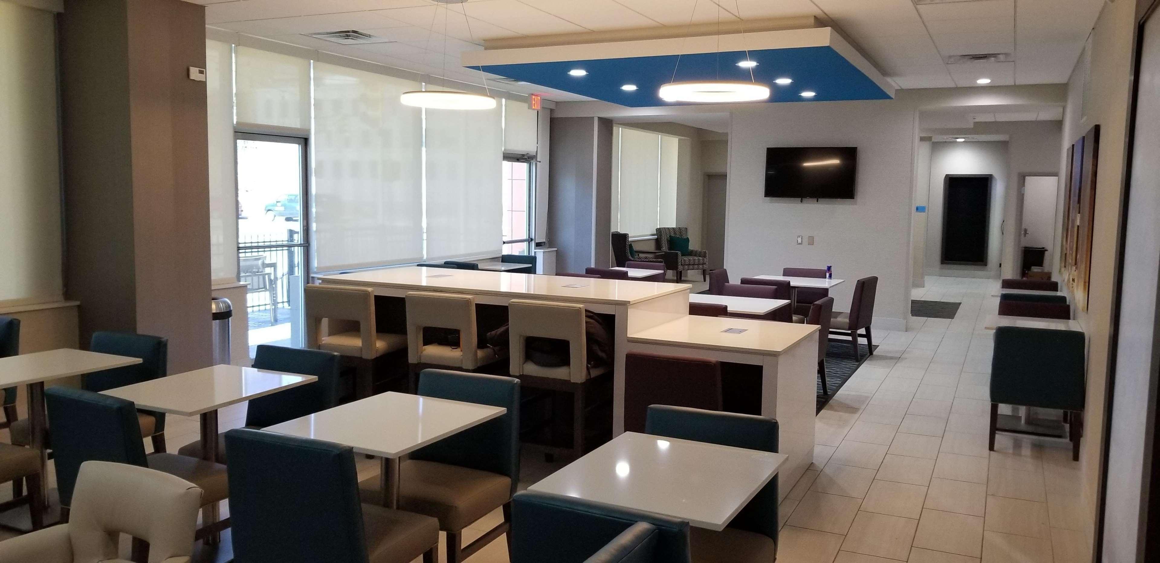 La Quinta Inn & Suites By Wyndham Indianapolis Downtown Eksteriør billede