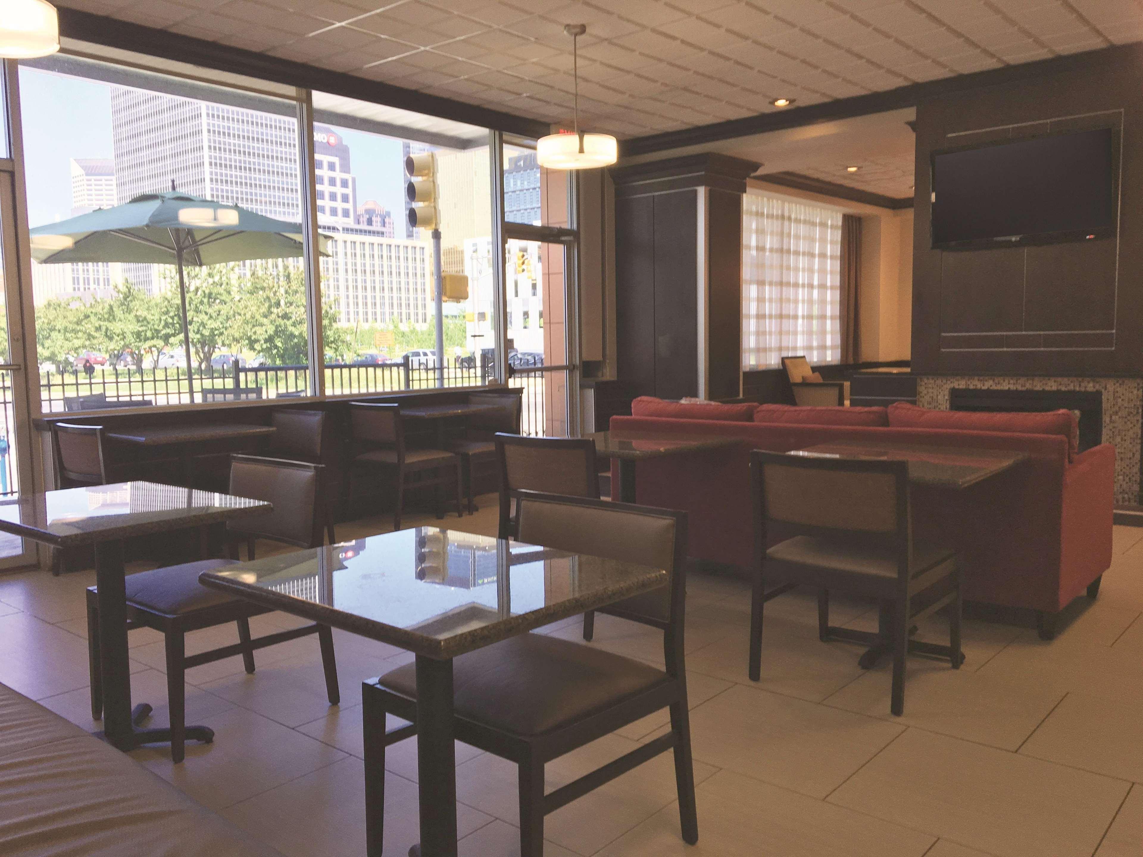 La Quinta Inn & Suites By Wyndham Indianapolis Downtown Eksteriør billede